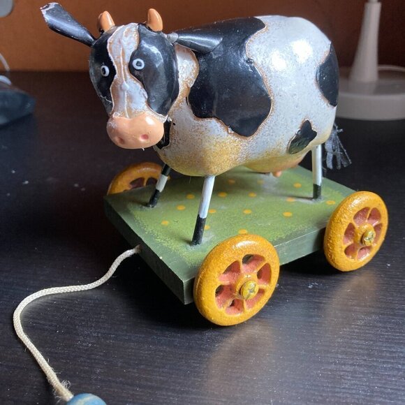 Vintage METAL COLLECTABLE  COW ON wheels by innovation "MES AMIS" COW PULL TOY - Picture 13 of 15